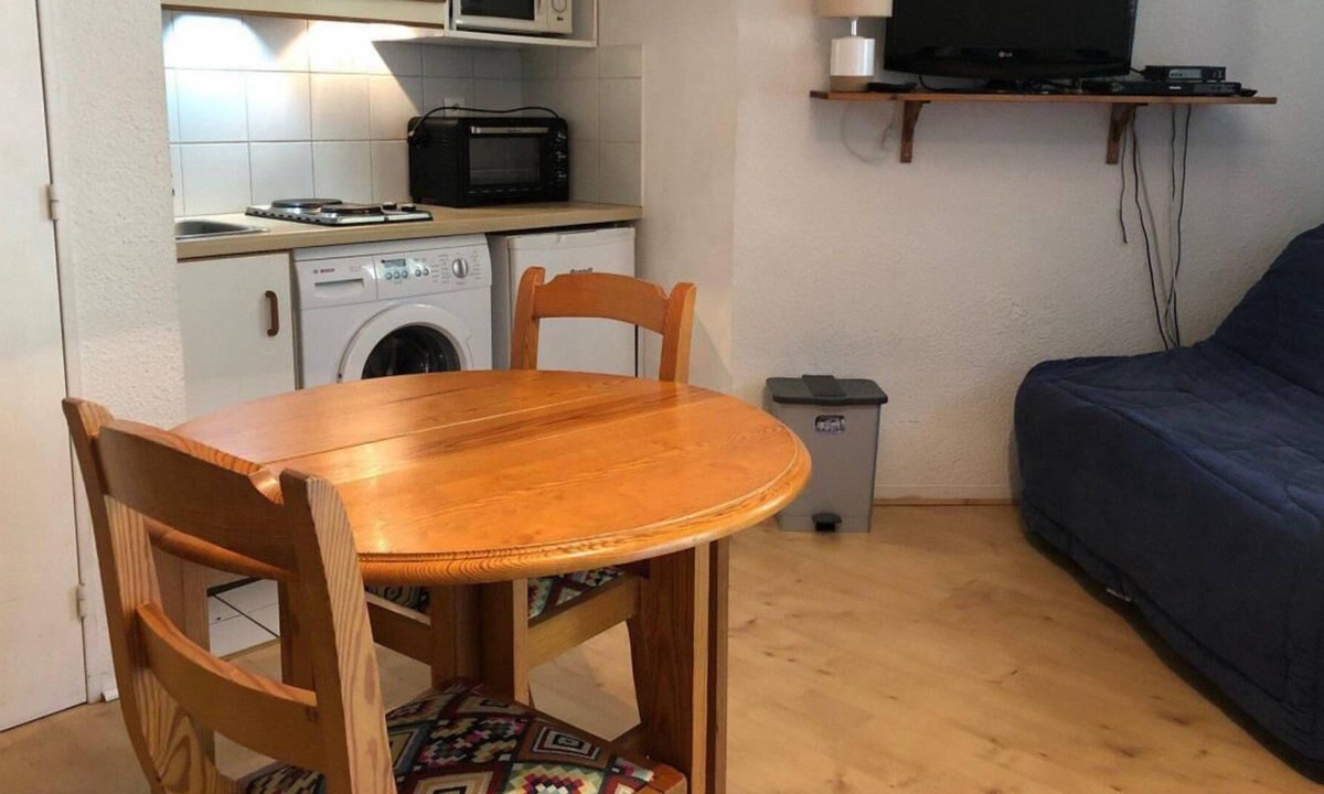 Brides-les-Bains Apartment | 100m from resort center, 7th floor, view mountain, balcony, tv, ski locker, 69m², Brides Les Bains