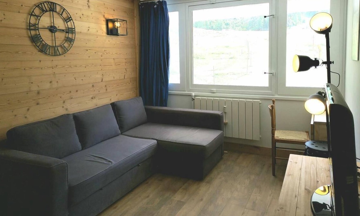 Plagne Centre Apartment | 100m from resort center, 2nd floor, view ski slopes, tv, ski locker, 19m², La Plagne
