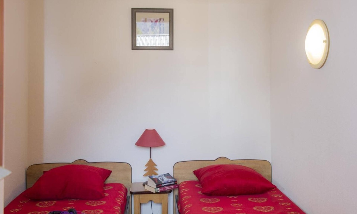 Villarodin-Bourget Apartment | 100m from resort center, swimming pool, balcony, tv, ski locker, 50m², La Norma