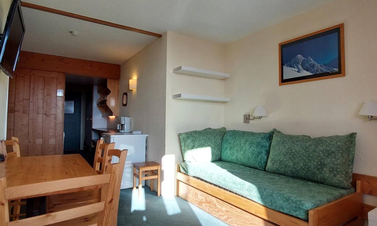 Arc-1800 Apartment | 100m from resort center, 10th floor, view resort, balcony, tv, 25m², Les Arcs