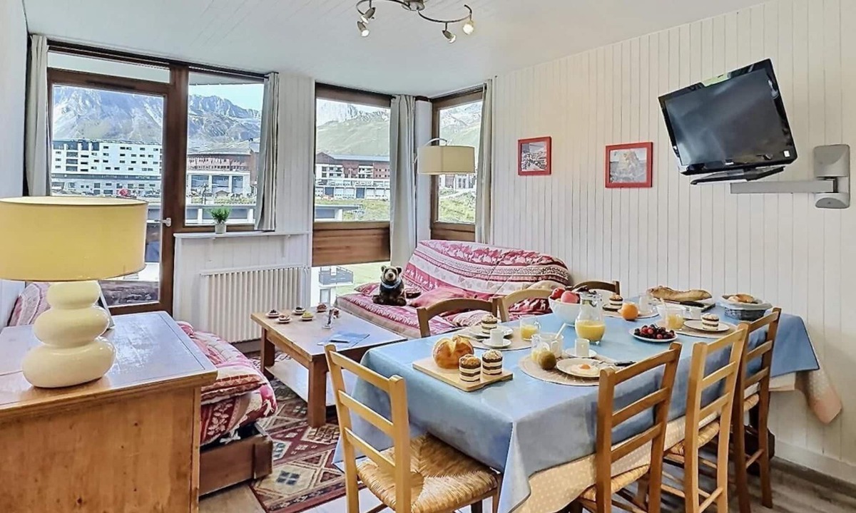Le Lavachet Apartment | 100m from resort center, 2nd floor, balcony, tv, ski locker, 65m², Tignes