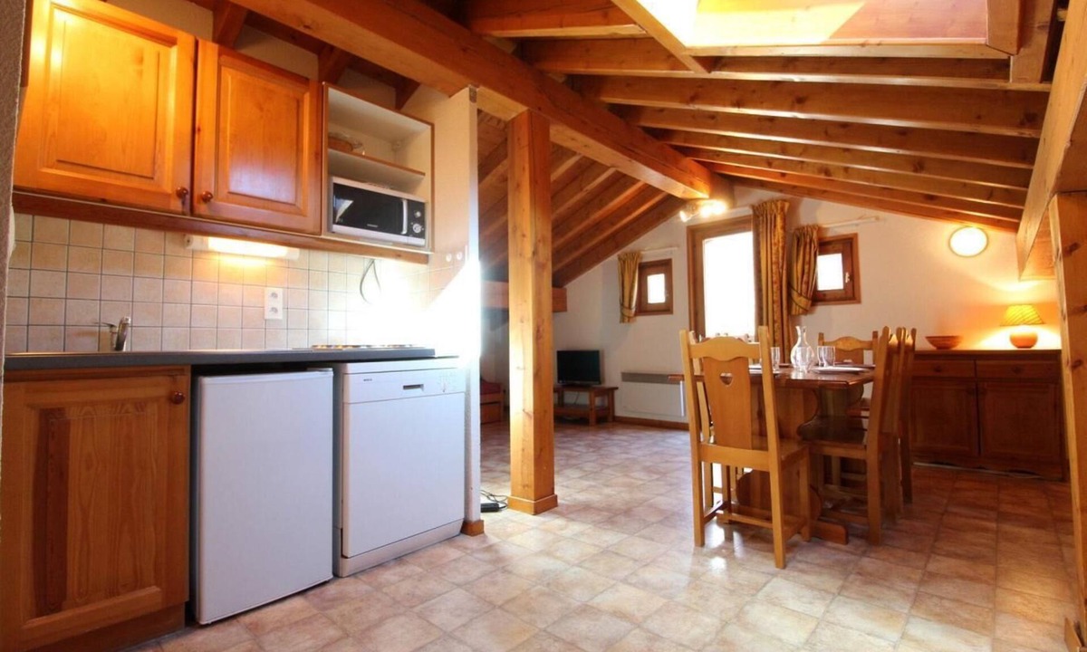 Lanslevillard Apartment | 100m from resort center, 3rd floor, view village, balcony, tv, ski locker, 38m², Val Cenis