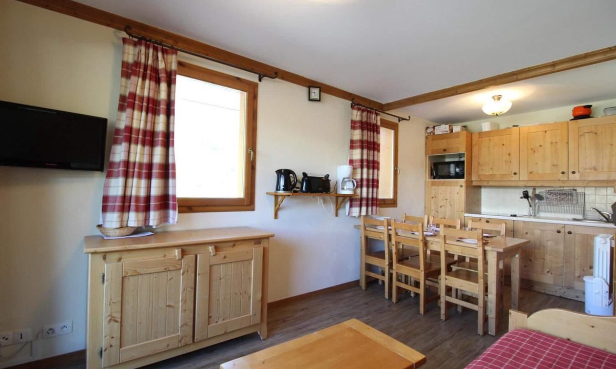 Val Cenis Apartment | 150m from shops, Ground floor, view mountain, fitness, swimming pool, balcony, tv, ski locker, 38m²