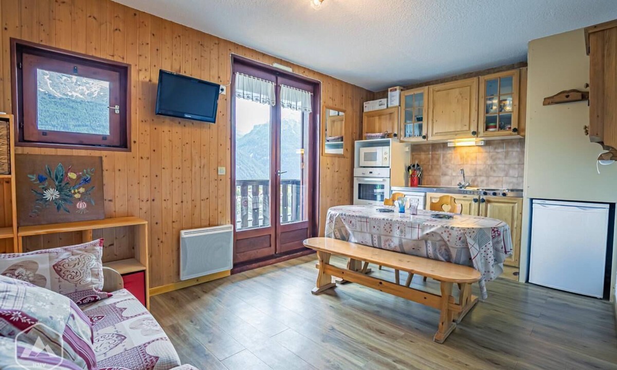 Aussois Apartment | 150m from resort center, Ground floor, balcony, tv, ski locker, 24m², Aussois