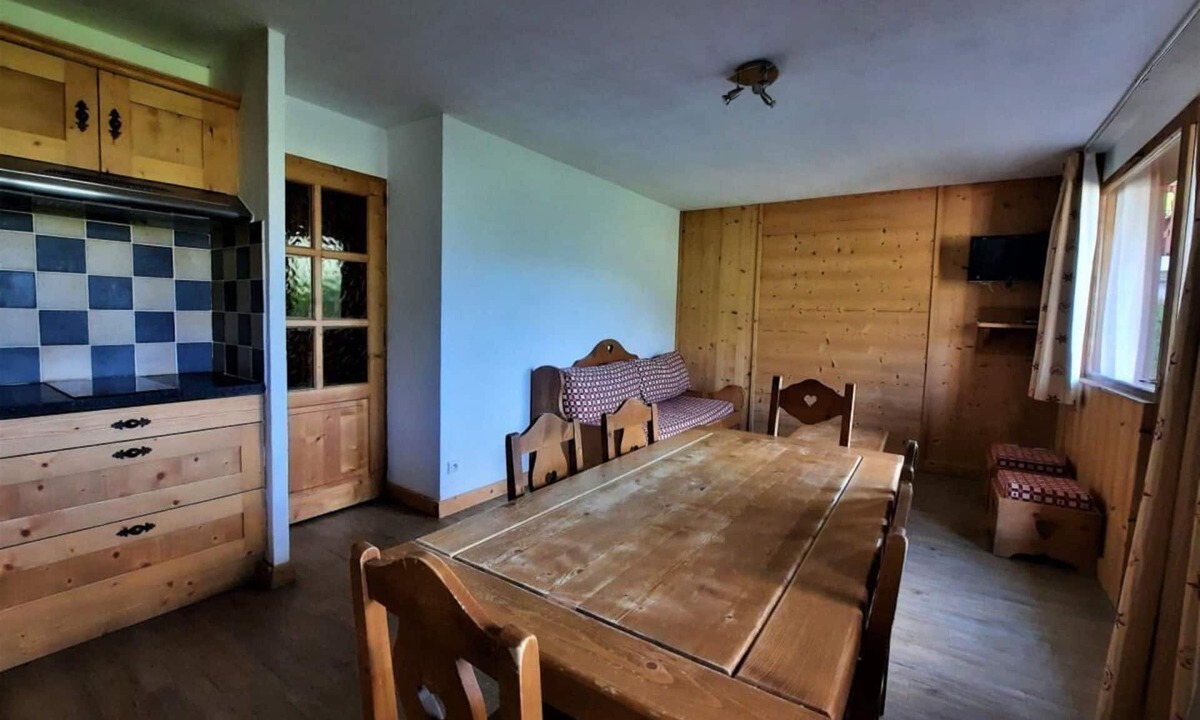Les Menuires Apartment | 150m from shops, floor -1, balcony, tv, ski locker, 47m², Les Menuires
