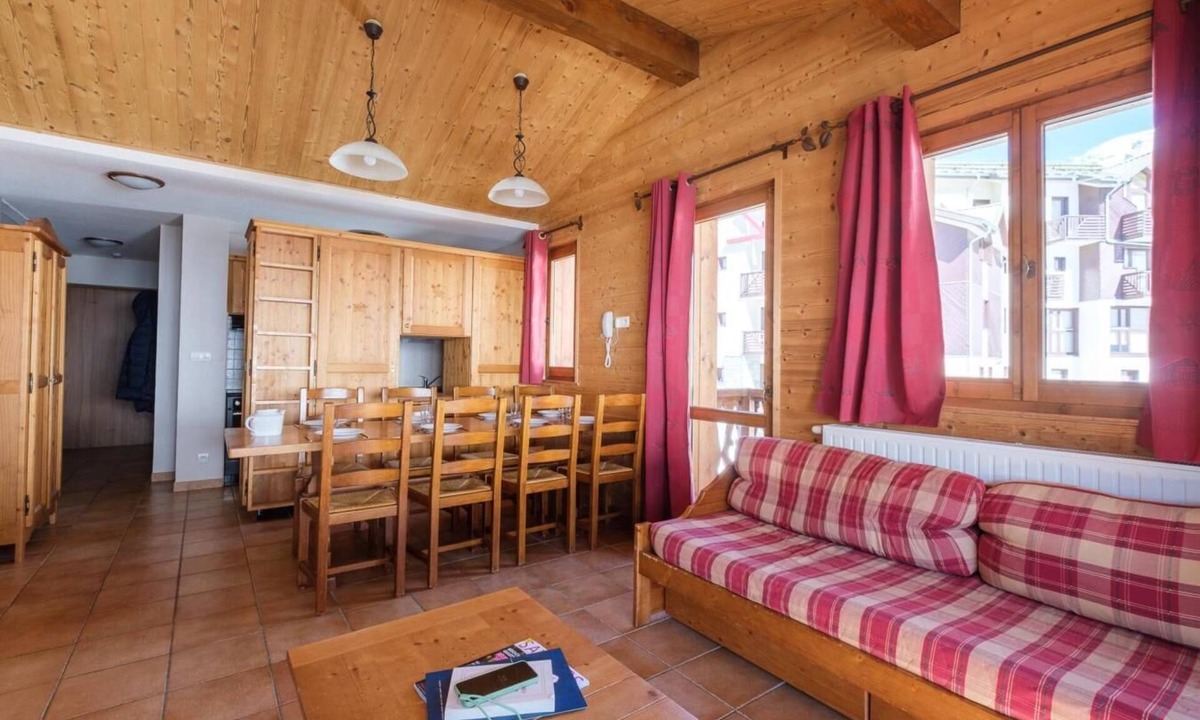 Lanslevillard Apartment | 200m from resort center, fitness, swimming pool, sauna, hammam, balcony, tv, ski locker, 72m²