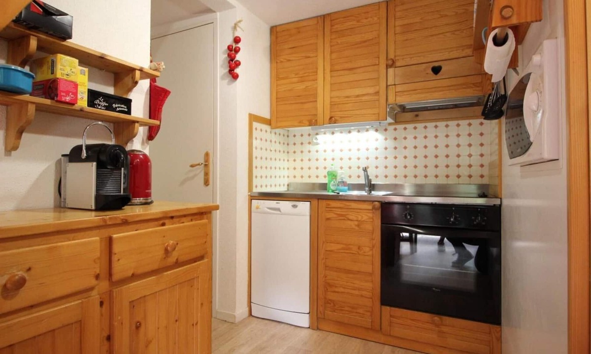 Villarodin-Bourget Apartment | 240m from resort center, 3rd floor, view forest, balcony, parking, tv, ski locker, 57m², La Norma