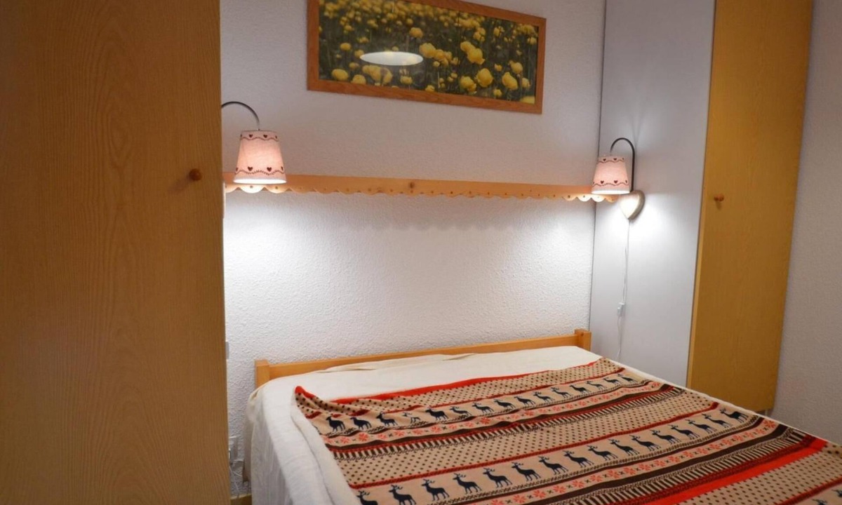 Les Menuires Apartment | 300m from shops, 1st floor, balcony, tv, ski locker, 31m², Les Menuires
