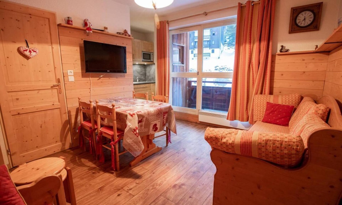 Villarodin-Bourget Apartment | 30m from resort center, 5th floor, balcony, parking, tv, ski locker, 35m², La Norma