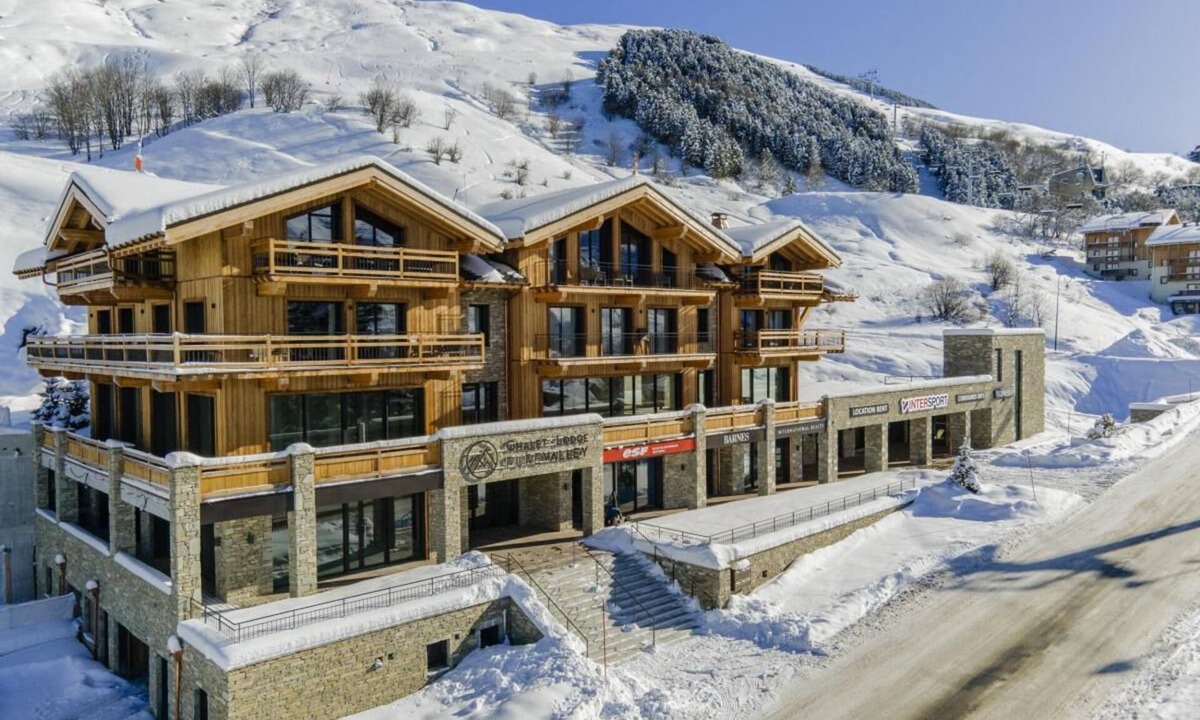 Les Menuires Apartment | 50m from shops, 2nd floor, sauna, terrace, balcony, fireplace or stove, parking, tv, 231m²