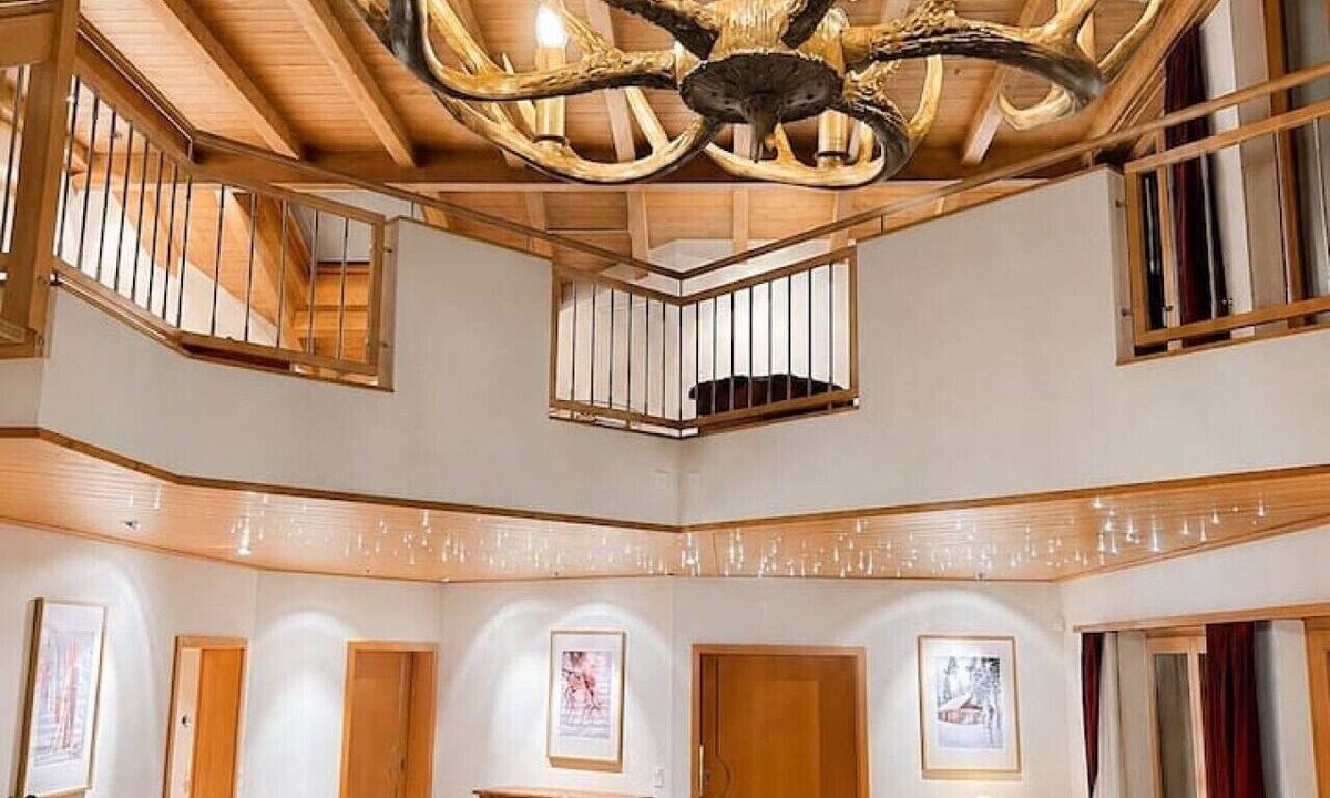 Meiringen House | 7BR Luxury Chalet near Interlaken AC 18 guests