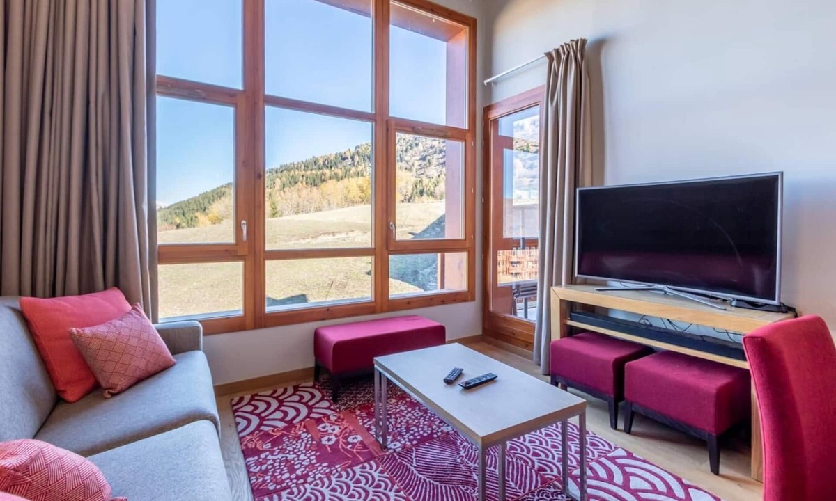 Arc-1800 Apartment | 7th floor, view mountain, fitness, swimming pool, sauna, hammam, balcony, tv, ski locker, 73m²