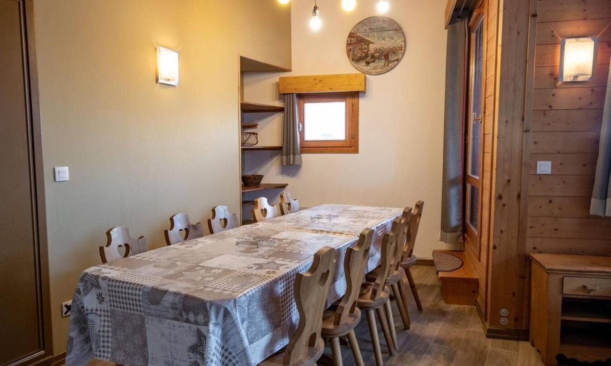 Villarodin-Bourget Apartment | 80m from resort center, 1st floor, balcony, parking, tv, ski locker, 90m², La Norma