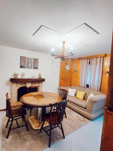 Strozza House | A beautifully furnished semi-detached house in Strozza, Bergamo