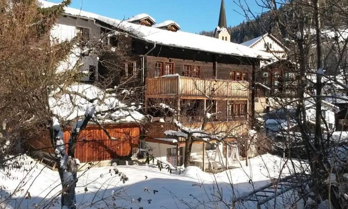 Fiesch Apartment | ABC Ferienwohnung 3 1. OG Nord-Ost Appartement/Fewo, Dusche oder Bad, WC by Interhome