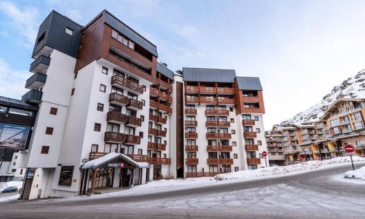 Val-Thorens Apartment | Altineige Apartment for 4 People with Mountain View Balcony
