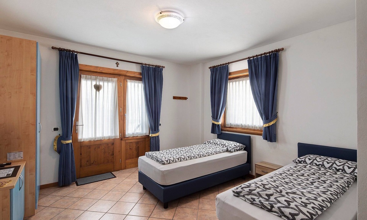 Trepalle Apartment | Apartment "Bait del Pont 52B" with Mountain View, Wi-Fi & Garden