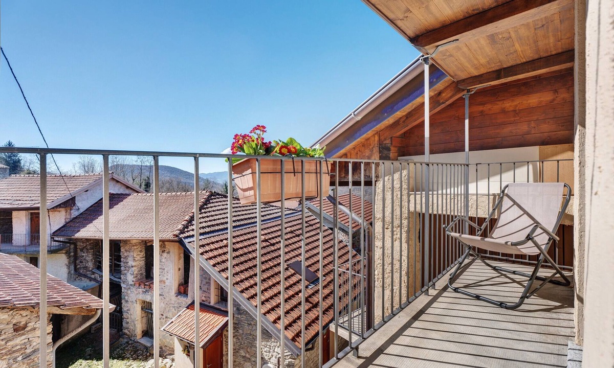 Armeno Apartment | Apartment 'Casa Elisa' with Mountain View, Balcony and Wi-Fi