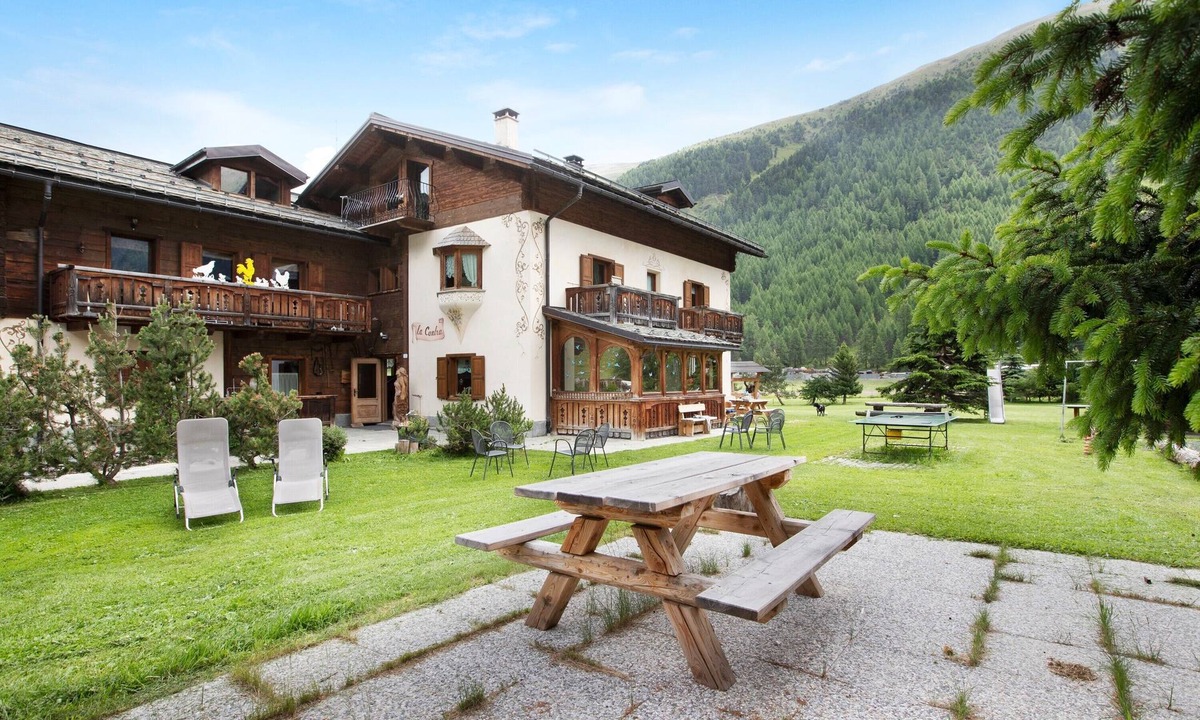 Valtellina Apartment | Apartment "Castagno Chalet Cambra" with Mountain View, Wi-Fi, Terrace & Garden