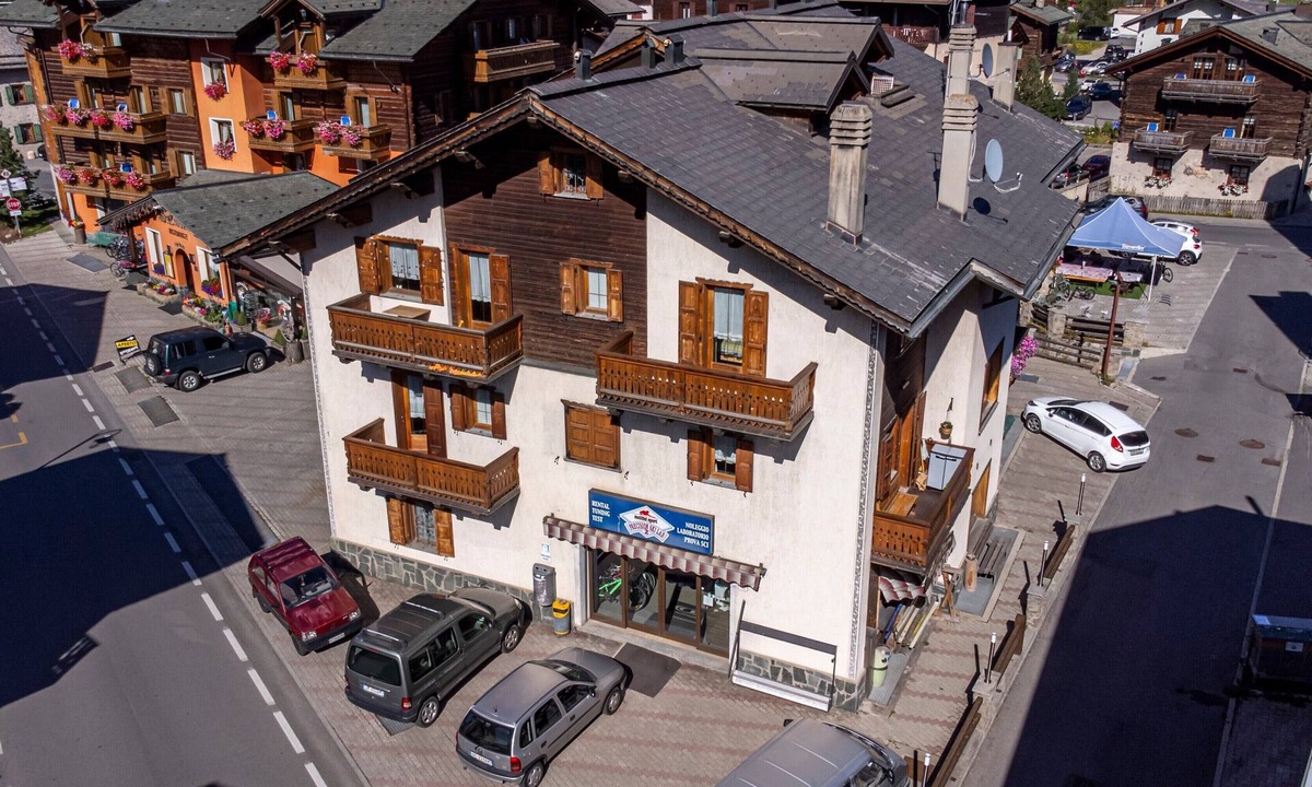 Livigno Apartment | Apartment 'Chalet Graziana' with Mountain View, Convenient and Peaceful Location