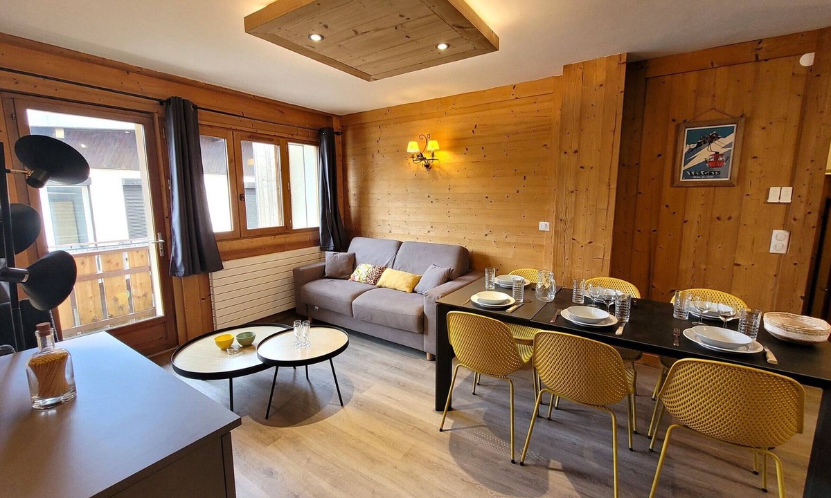 Les Gets Apartment | Apartment for 6, station center, renovated, balcony
