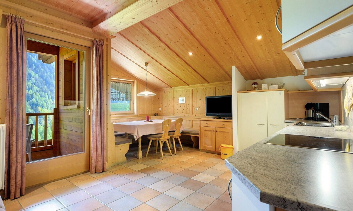 Santa Valburga Apartment | Apartment Himmelschlüssel 19 with Mountain View and Wi-Fi
