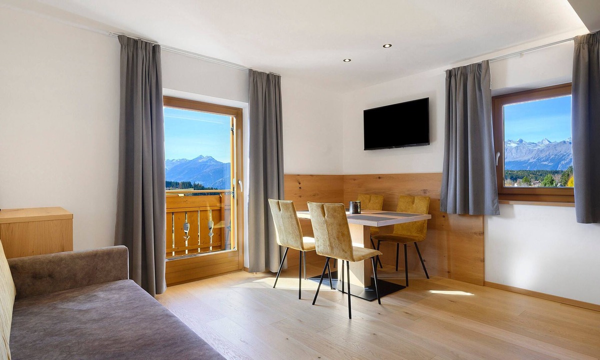 Avelengo Apartment | Apartment 'Ifinger' with Mountain View, Shared Garden and Wi-Fi