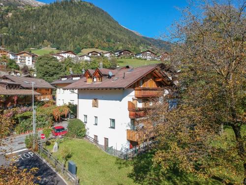 San Leonardo in Passiria Apartment | Apartments Hubertus - central St Leonhard - free parking - Netflix - PasseiertalCard included - hiking and biking from doorstep