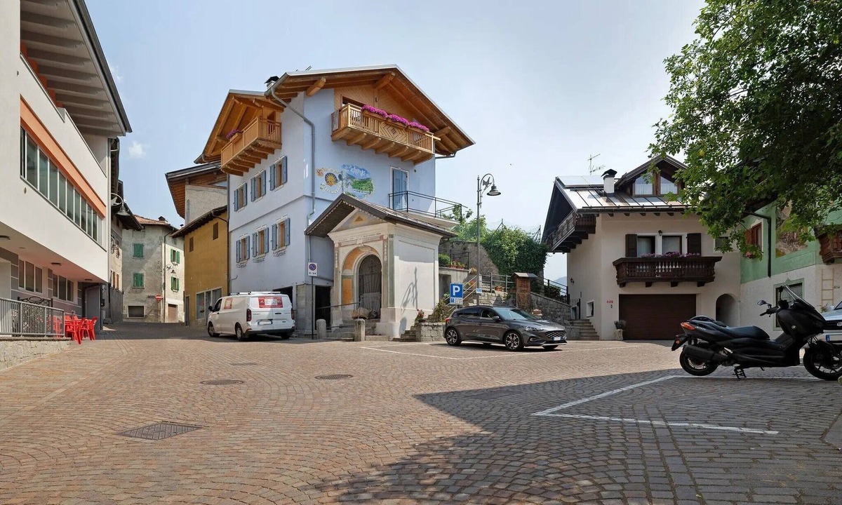 Roncone Apartment | Apartment 'Meridiana' with Mountain View and Wi-Fi