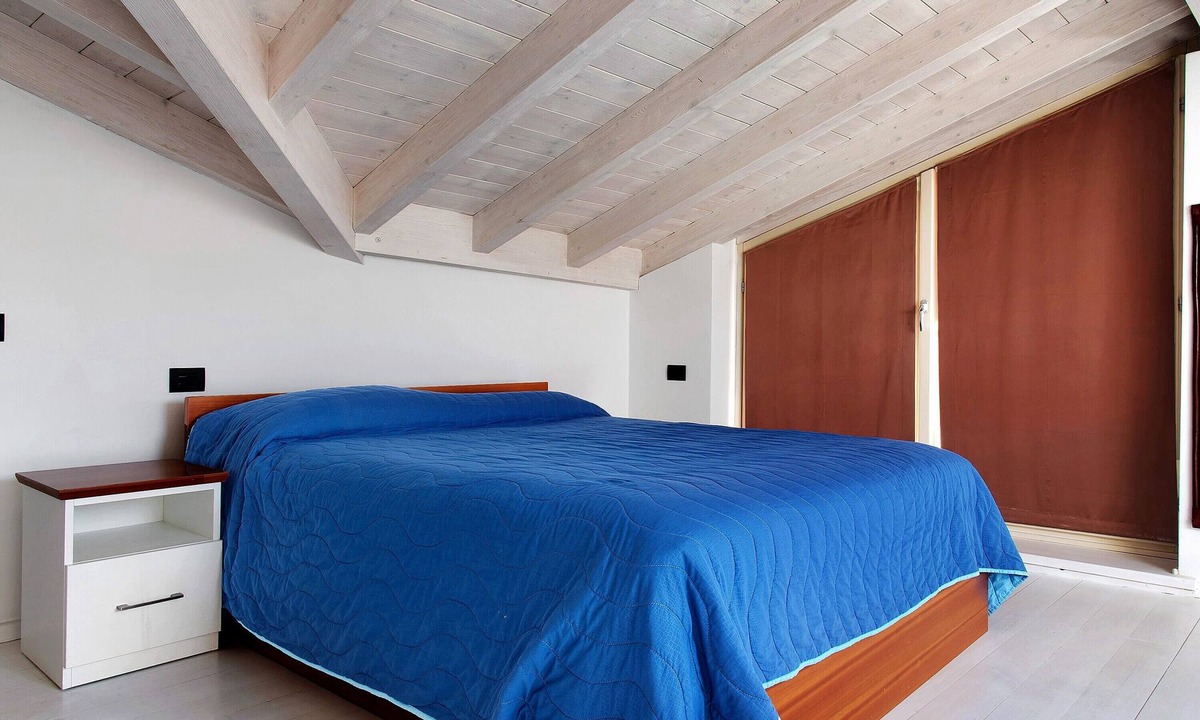 Laveno Apartment | Apartment 'Rosa' with Lake View, Balcony and Wi-Fi