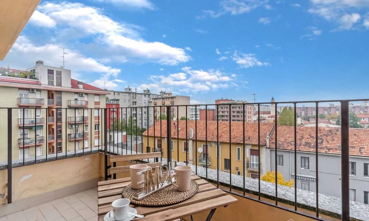 Precotto Apartment | ARI73—Just a stone's throw from the Metro, with a view of Milan