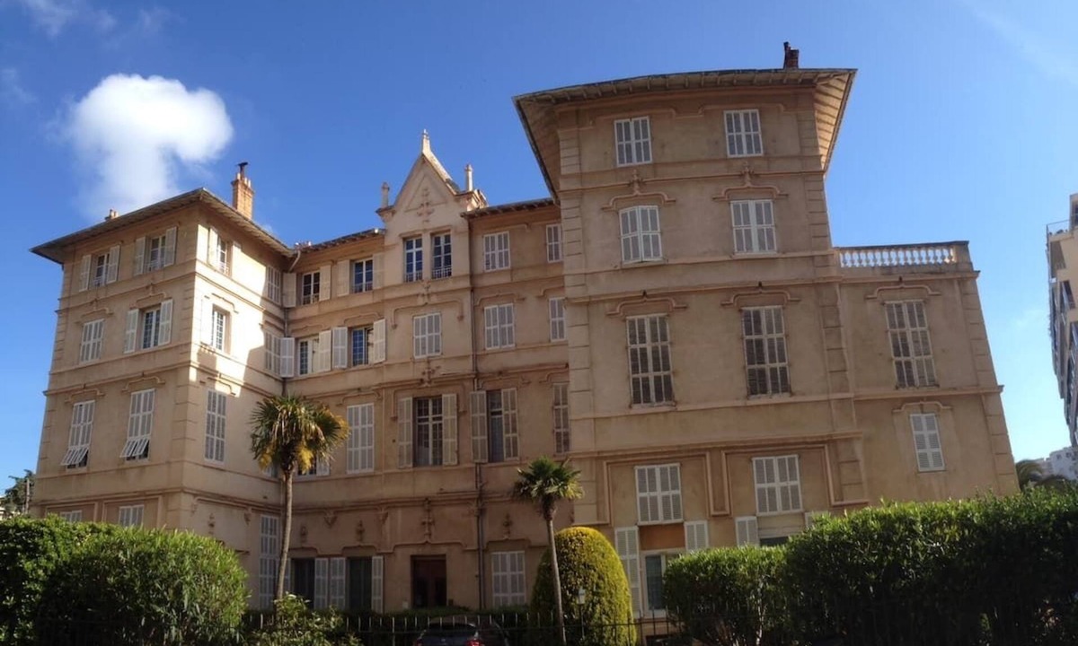 Cannes City Centre House | Beach House on the right Palais - up to 3CH showers - FIBRE - PKG (s) secured (s)