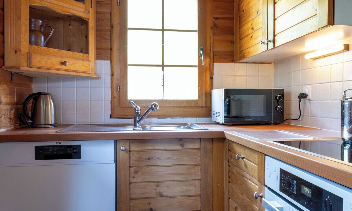 Les Mayens-de-Sion House | Beautiful private villa for 7 guests with balcony and pets allowed