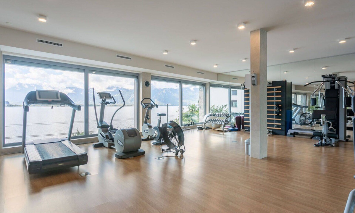Montreux City Centre Apartment | Beautiful apartment for 6 guests with pool, WIFI, TV, balcony and panoramic view