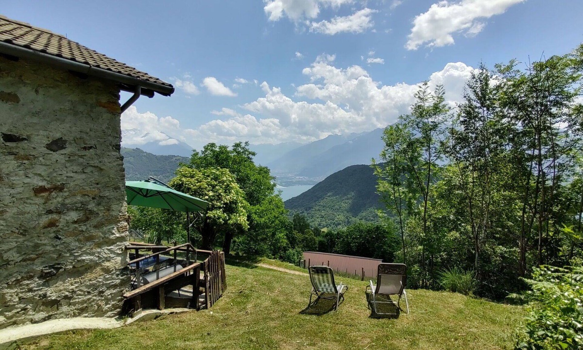 Peglio Apartment | Beautiful apartment for 3 people with WIFI, TV, patio and pets allowed