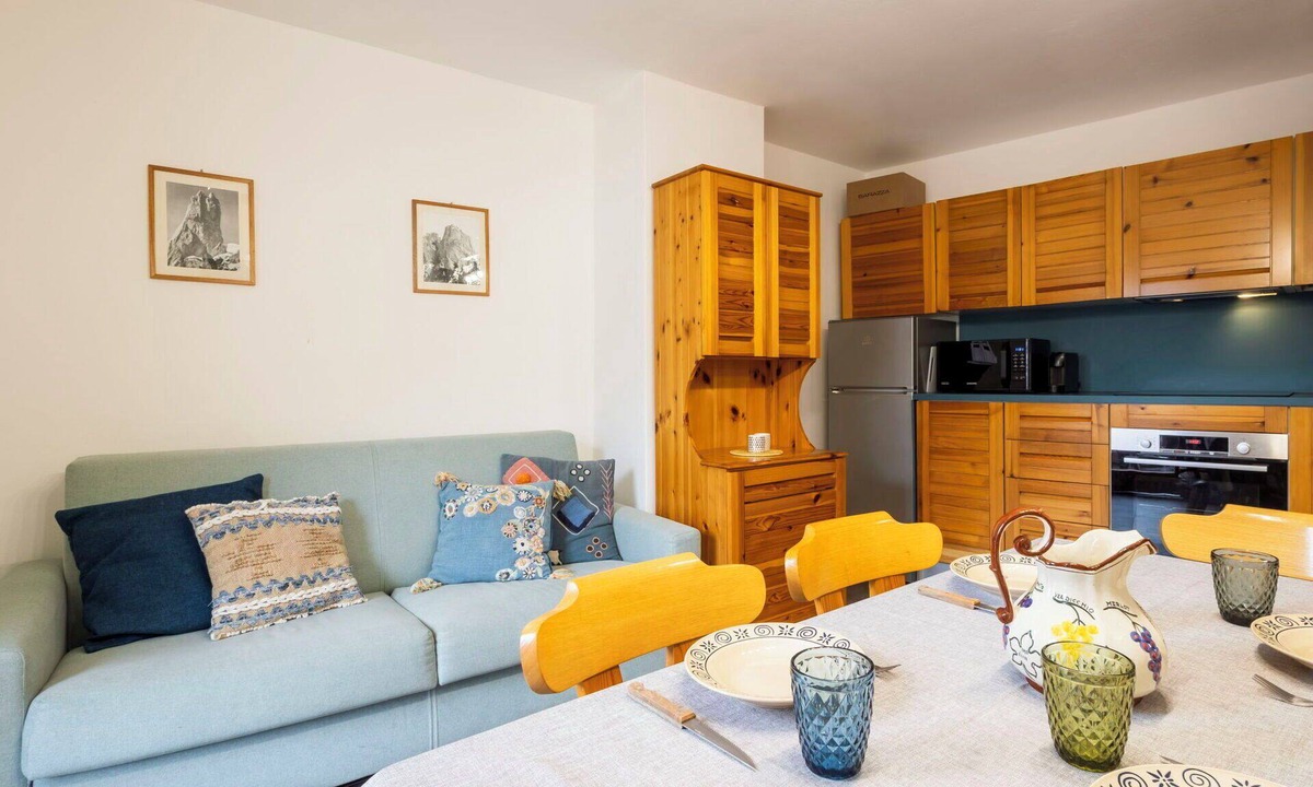 Madesimo Apartment | Beautiful apartment for 4 guests with WIFI, TV, balcony and pets allowed