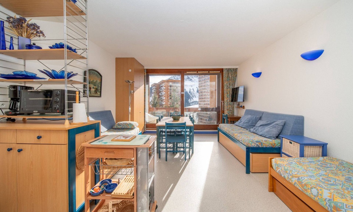Le Corbier Apartment | Bright Alcove Studio for 6, at the foot of the slopes