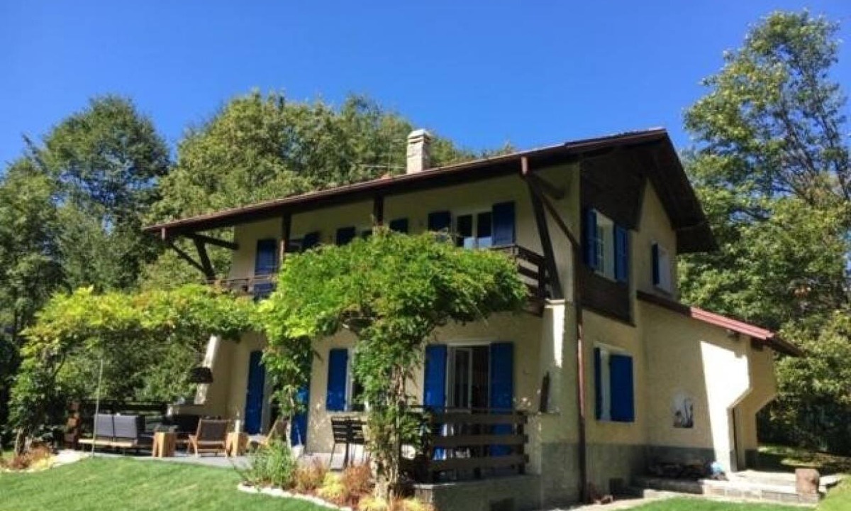 Civenna Villa | Bright and welcoming two-level villa with large garden, just 5km from Bellagio and 2.5km from the pretty village of Civenna! The villa is located halfway between the picturesque Bellagio (a stunning town on the Como Lake) and Mount S.Primo, which offers