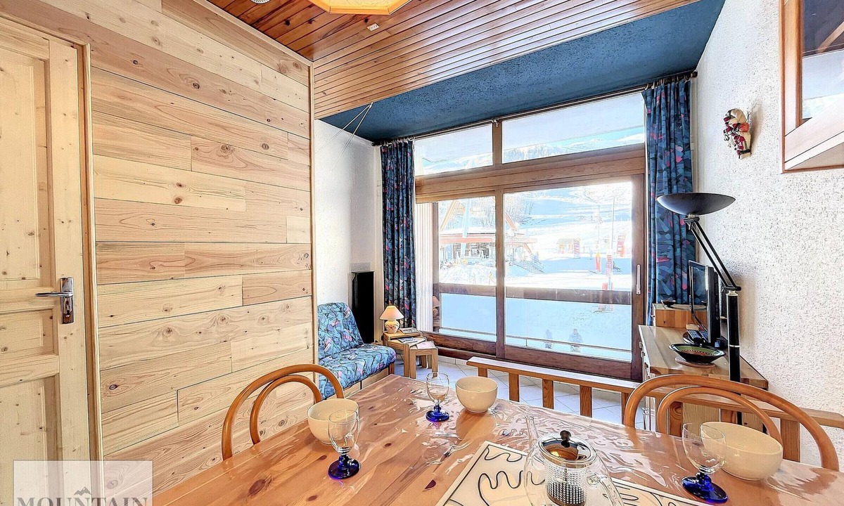 Le Corbier Apartment | Bright duplex studio at ski front