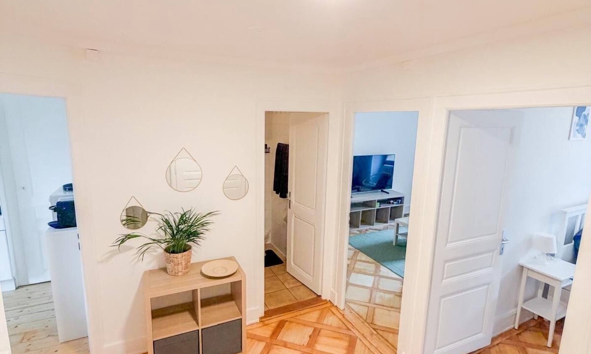 Plainpalais Apartment | Central Geneva Apartment - Walk to Old Town & Lake