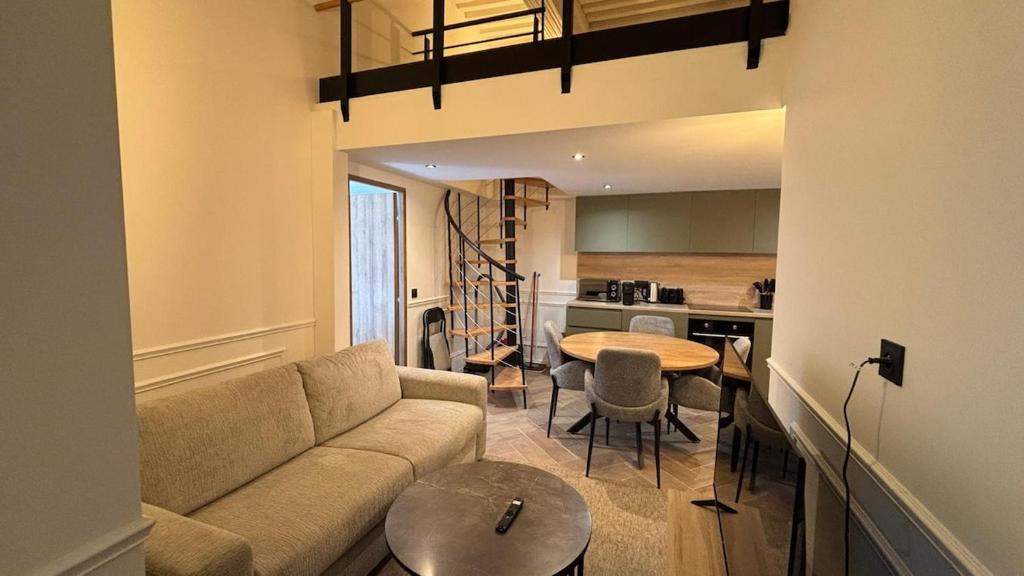Evian-les-Bains Apartment | Château de Fonbonne - Vue Lac Léman - 6 personnes