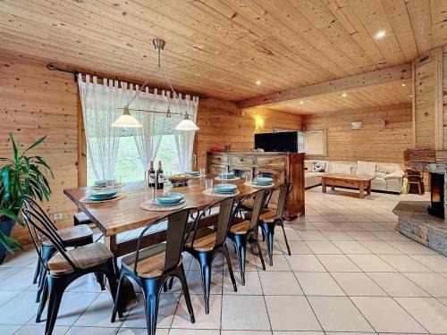 Le Corbier Ski Chalet | Chalet 4* chaleureux près des pistes avec parking et wifi pour 14 pers - FR-1-267-299