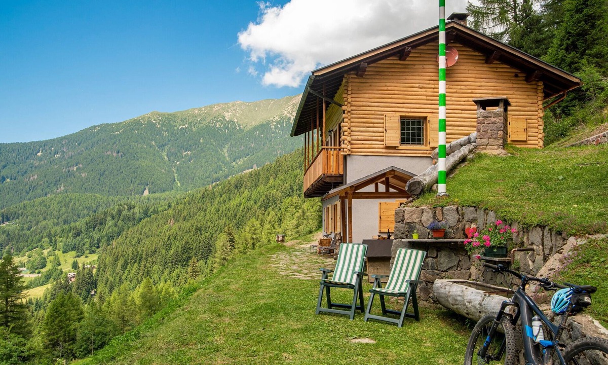 Palu del Fersina Ski Chalet | Chalet "Baita dei Minatori Val dei Mocheni" with Mountain Views, Private Terrace & Wi-Fi