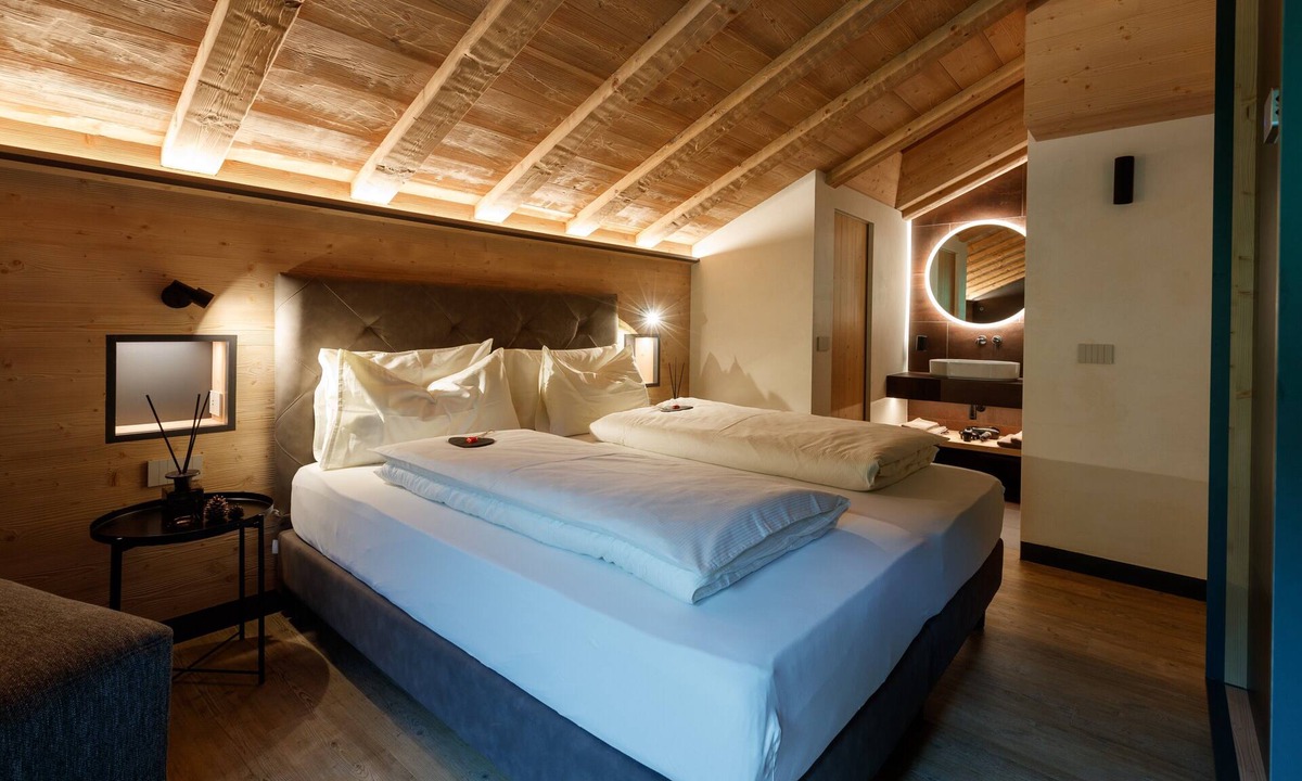 Valtellina Ski Chalet | Chalet 'Ice Villa Genf with Spa' with Mountain View, Shared Garden and Wi-Fi