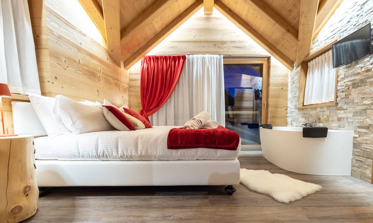 Valtellina Ski Chalet | "Chalet Imbosc'chè" with Mountain View, Garden and Wi-Fi