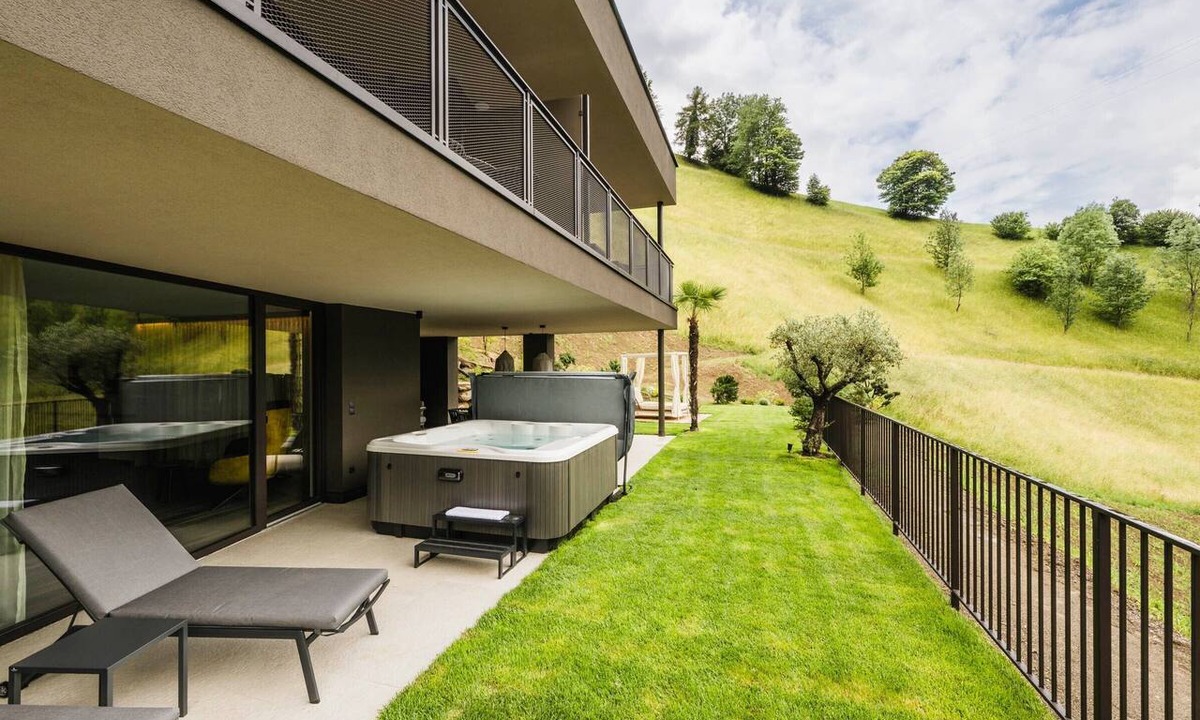 San Leonardo in Passiria Apartment | Chalet Merino with Mountain View, 167 m² Private Jacuzzi, Opening May 2026
