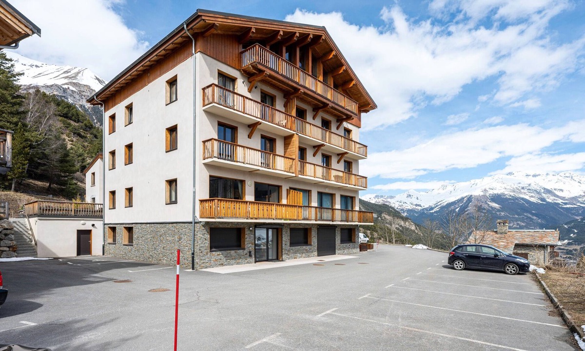Sollieres-Sardieres Ski Chalet | Chalet "Près du Mélèze": Mountain View, Shared Garden & Wi-Fi