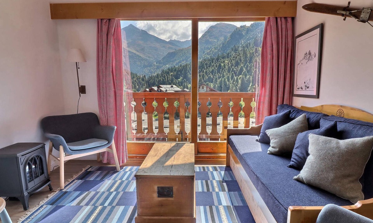 Meribel-Mottaret Apartment | Charming 2* Ski-In Duplex, 6 Pers, South Balcony