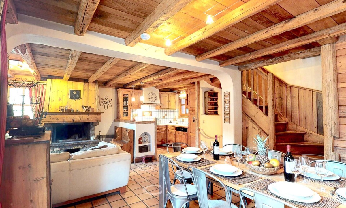 Meribel Ski Chalet | CHARMING CHALET, MERIBEL CENTER, NEAR THE SLOPES, SPA