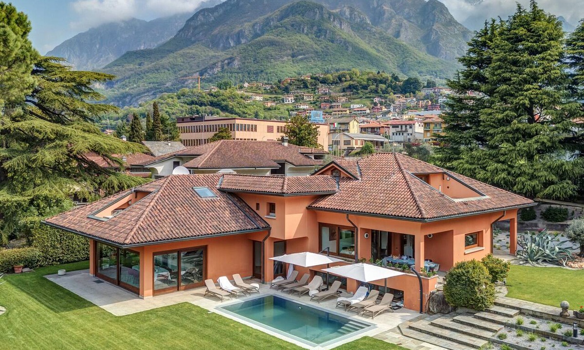 Mandello del Lario Villa | Charming Lake Front Villa Beatrice in Mandello del Lario